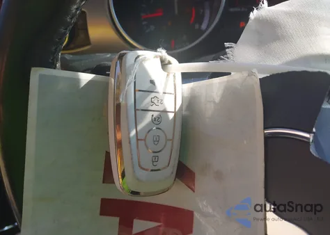 2021 Ford Mustang z USA, uszkodzony, nr VIN 1FATP8UH8M5107996